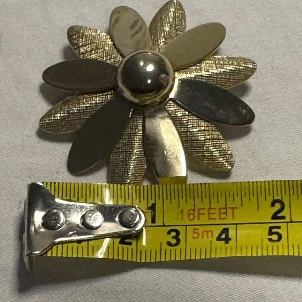 Sarah Coventry Signed Gold Tone Flower Brooch Pin Metal 2 in Mid Century Modern